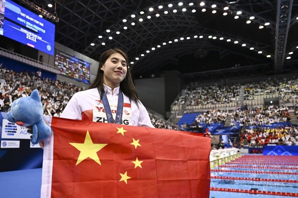 China Claims Two Swimming Titles, Leads Worlds Gold Tally with 17