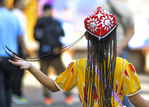 Culture&Life | Grand Bazaar in Urumqi: A Mirror of Vitality of Local Economy