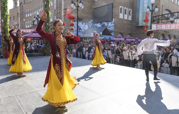 Culture&Life | Grand Bazaar in Urumqi: A Mirror of Vitality of Local Economy