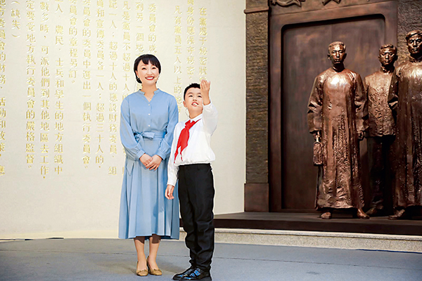 Chinese Woman Inspires Generations with Revolutionary Stories