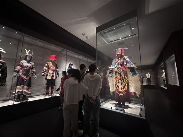 Younger Generation Flocks to Museums to Celebrate Chinese Culture