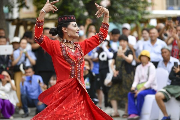 Intangible Cultural Heritage Exhibition Held in Xinjiang