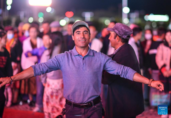 Dancing Becomes Popular Entertainment in Taxkorgan, Xinjiang