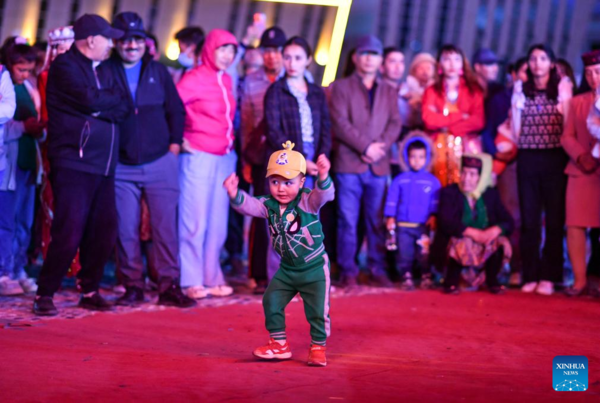 Dancing Becomes Popular Entertainment in Taxkorgan, Xinjiang