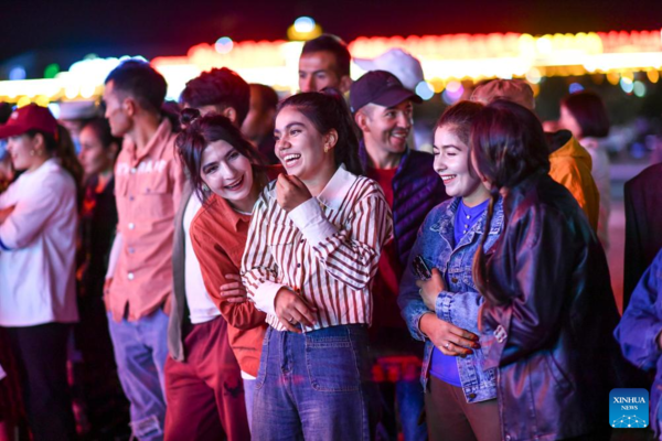 Dancing Becomes Popular Entertainment in Taxkorgan, Xinjiang