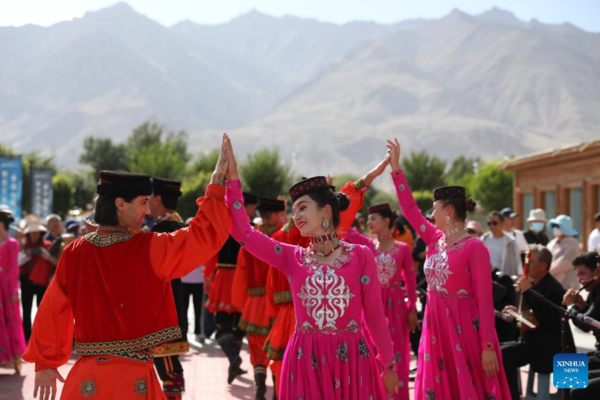 Local People Welcome Tourists in Taxkorgan, Xinjiang