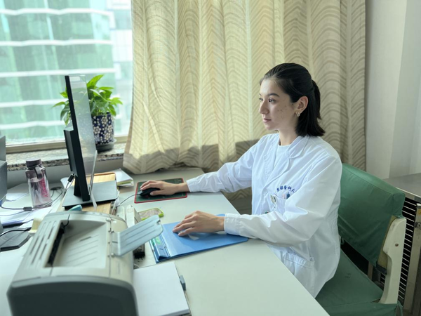 Int'l Students Enjoy Studying Medicine in NW China's Xinjiang