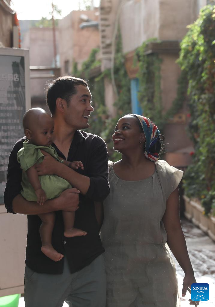 Transnational Couple Run Cafe in Xinjiang's Kashgar