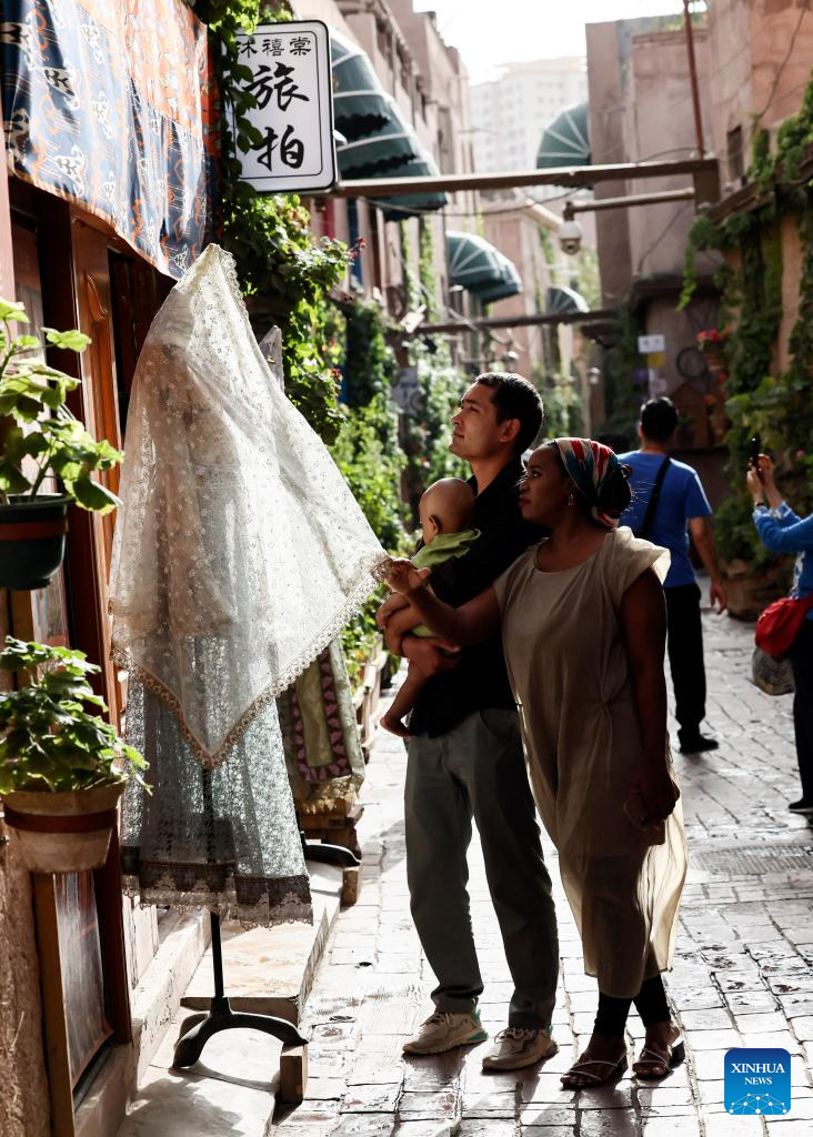 Transnational Couple Run Cafe in Xinjiang's Kashgar