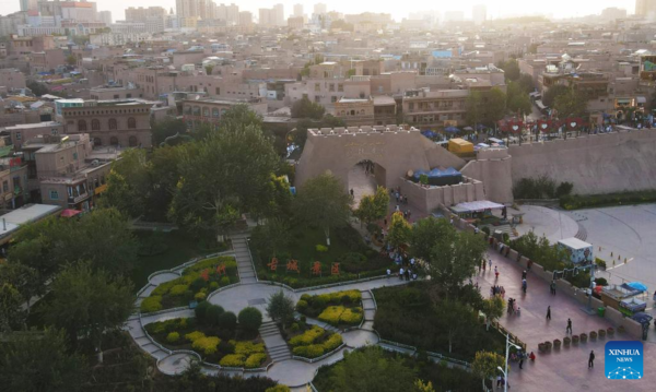 Transnational Couple Run Cafe in Xinjiang's Kashgar