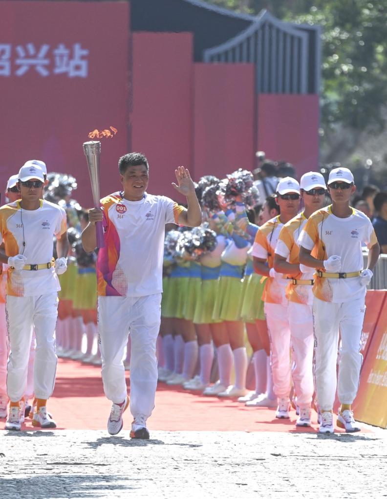 Asian Games Torch Relay Highlights Dreams in Shaoxing