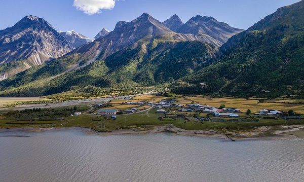 Tibet Story: Hillside Village's Eco-Friendly Garbage Recycling Cause