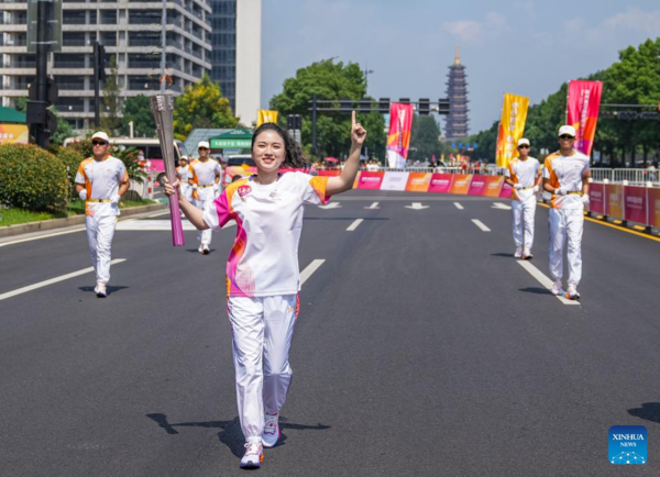 Myanmar's tourism minister extends welcome to Chinese tour group