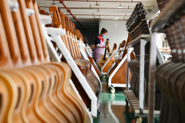 Chinese Guitar-Making Industry Rides on Wave of Belt and Road Initiative