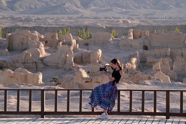 Cultural Relic Conservators Safeguard Ancient City's Glory