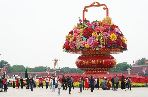 Culture&Life | Floral Displays Adorn Beijing for Mid-Autumn Festival, National Day Holiday