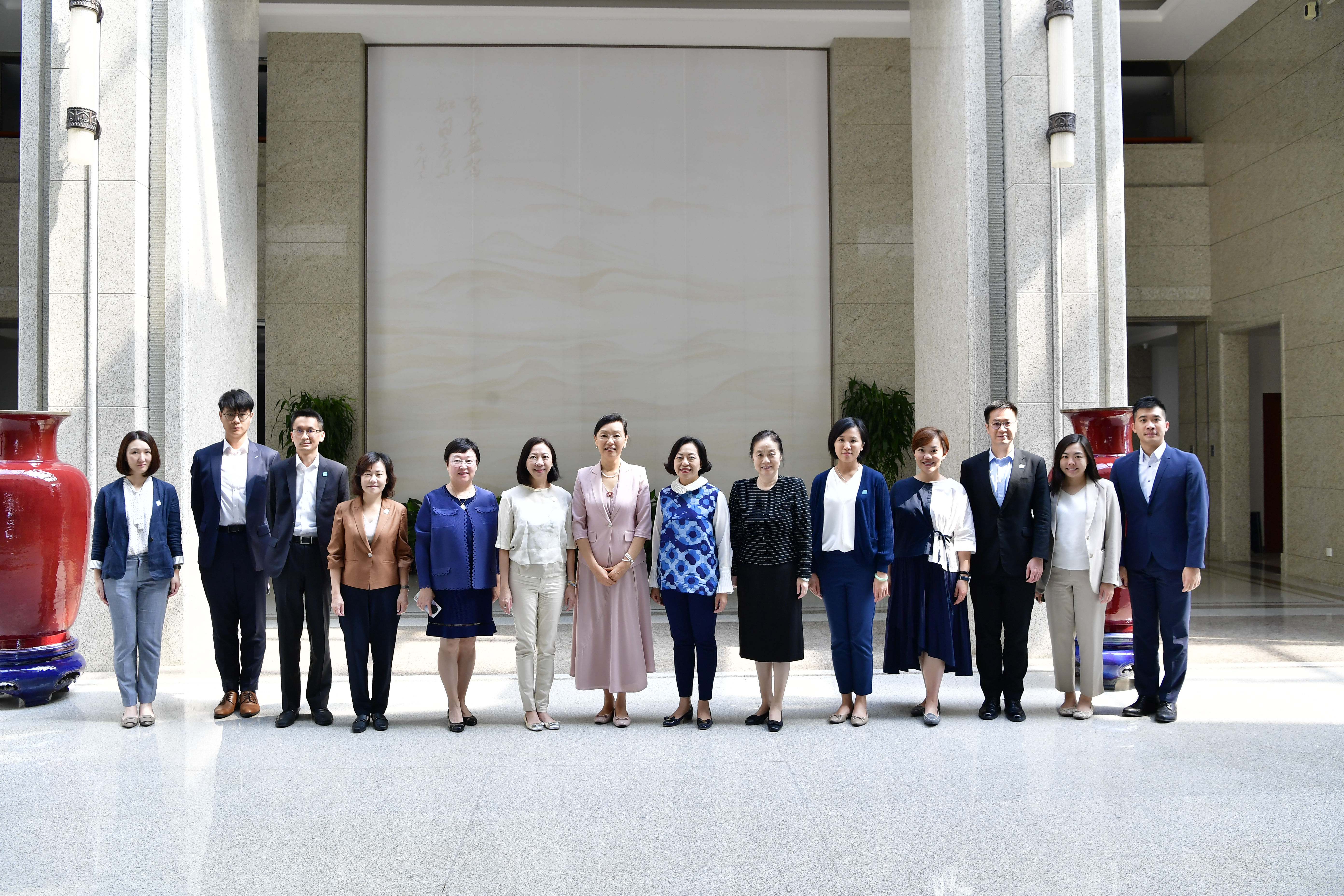 Lin Meets HKSAR's Secretary for Home and Youth Affairs Bureau Alice Mak