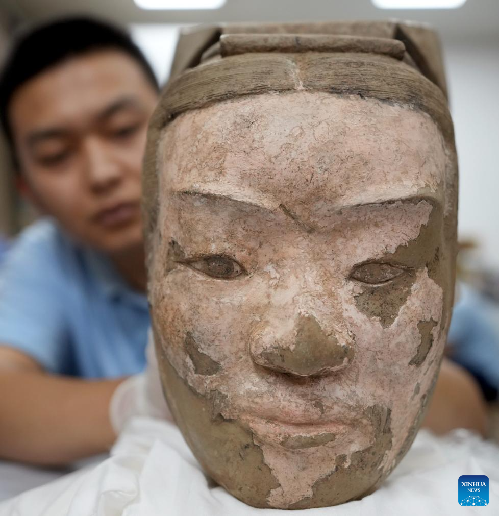 Experts Restore Terracotta Warriors in Xi'an