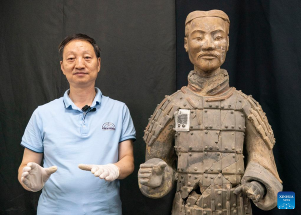 Experts Restore Terracotta Warriors in Xi'an