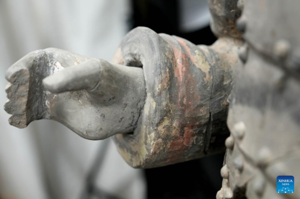 Experts Restore Terracotta Warriors in Xi'an