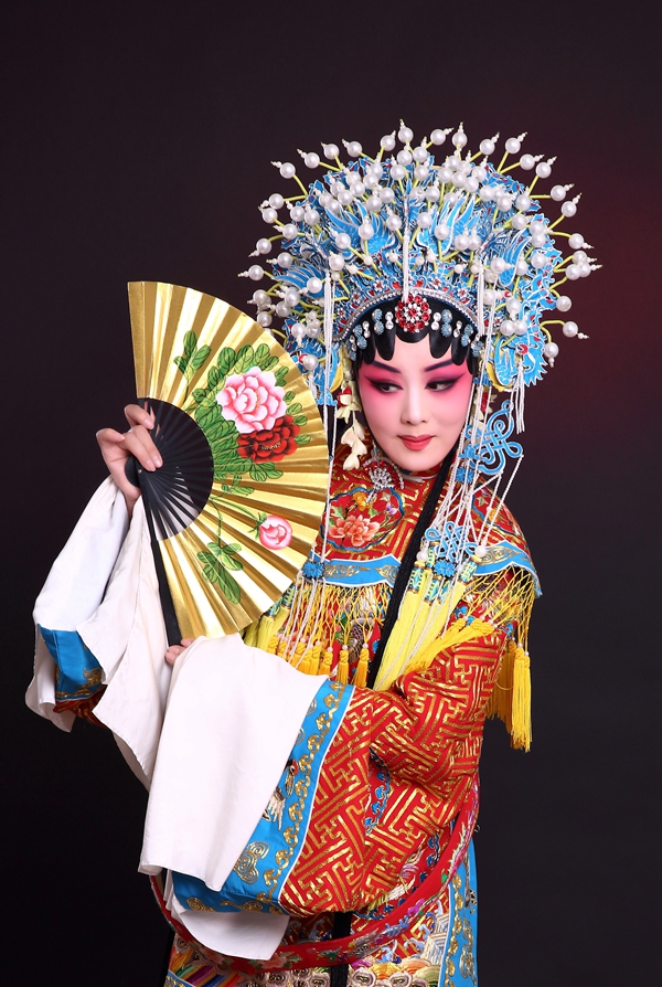 Hou Hongqin: Working Hard to Ensure Qinqiang Opera Thrives