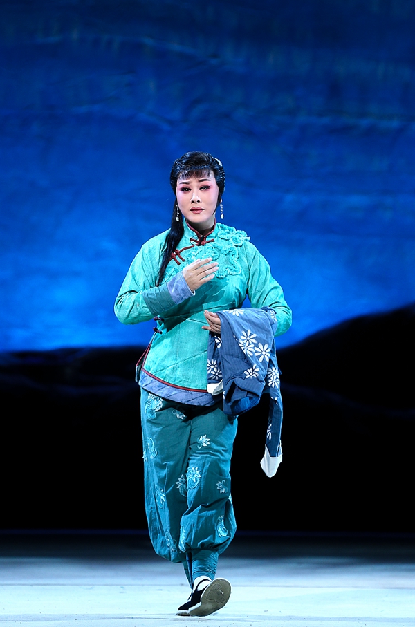 Hou Hongqin: Working Hard to Ensure Qinqiang Opera Thrives