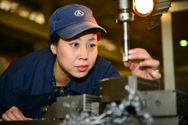 Han Liping: Senior Technician Diligently Contributing to Space Industry