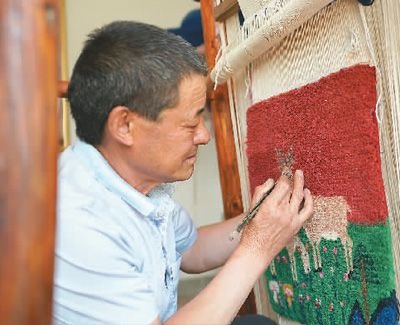 Tibetan Carpet Industry Thrives Through Innovation in NW China's Qinghai