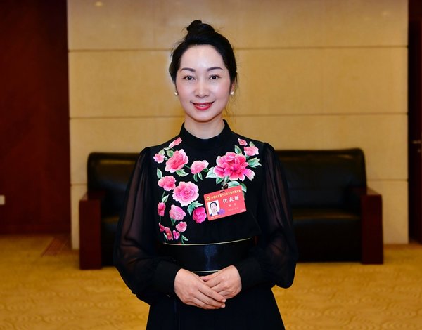 Zhang Lan: Helping Miao Women Use Fingertips to Achieve Prosperity