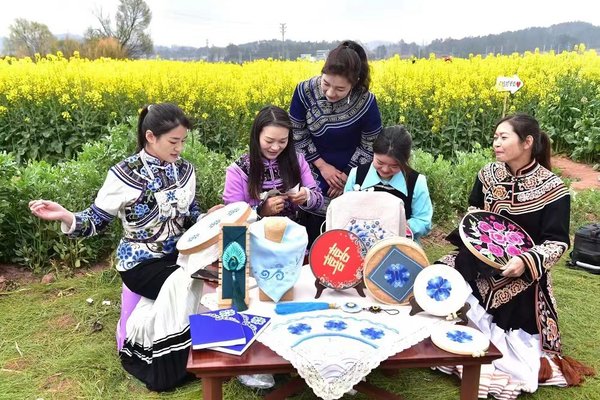 Ding Lanying: Helping Yi Women Embroider Bright Future