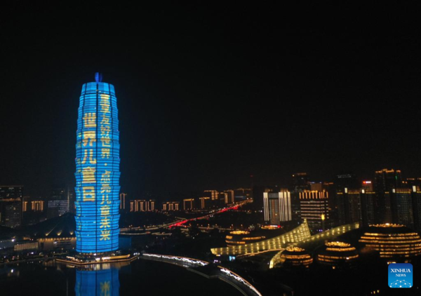 Spanish city of Barcelona celebrates day of books and love