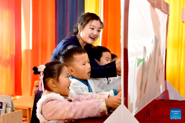 Kindergarten in E China Sets up Workshops for Children to Learn About Traditional Chinese Culture