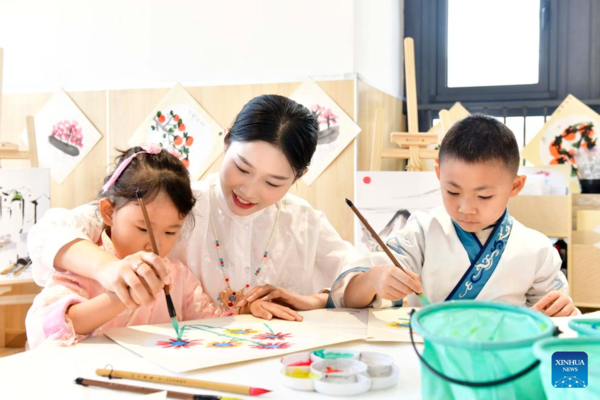 Kindergarten in E China Sets up Workshops for Children to Learn About Traditional Chinese Culture