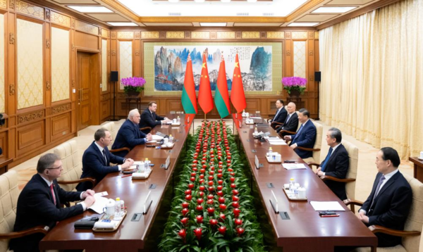 Chinese, Belarusian Presidents Pledge to Enhance Ties
