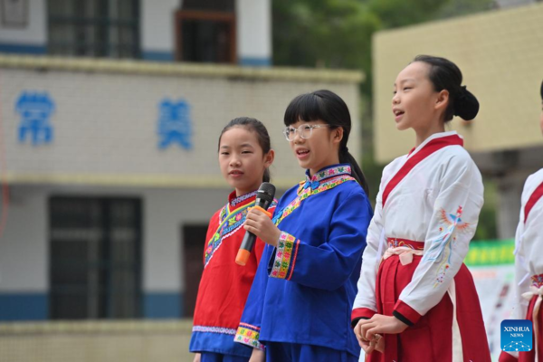 Traditional Ethnic Culture Emphasized on Campus in S China's Guangxi