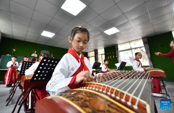 Traditional Ethnic Culture Emphasized on Campus in S China's Guangxi