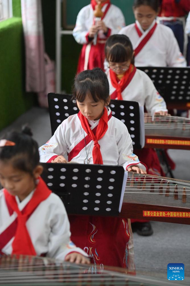 Traditional Ethnic Culture Emphasized on Campus in S China's Guangxi