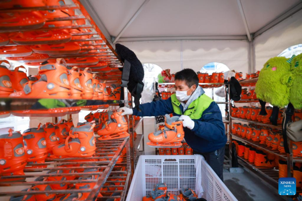 Costco shopper makes horrifying discovery after cracking egg