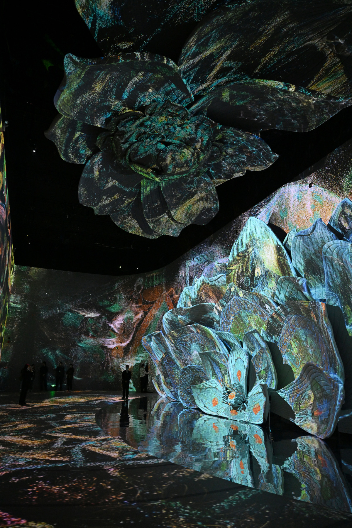New Immersive Exhibition Adds a Modern Twist to Ancient Grotto Art