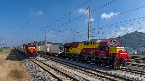 Xinhua Headlines: Xi Kicks off Vietnam Visit, Calling for China-Vietnam Community with a Shared Future