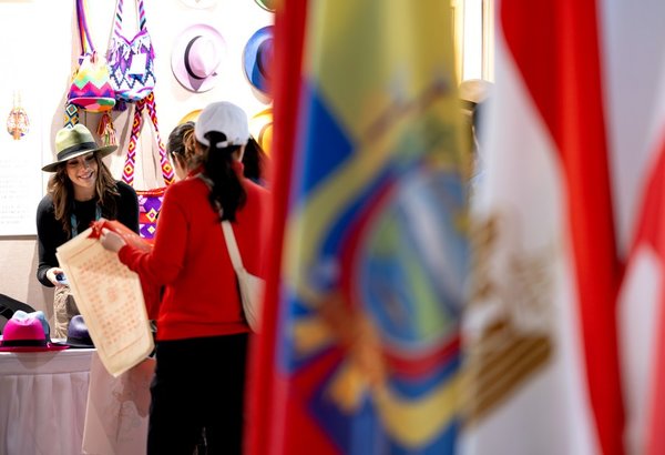 GLOBALink | Artists Showcase Skills at Intangible Cultural Heritage Exhibition in Quanzhou