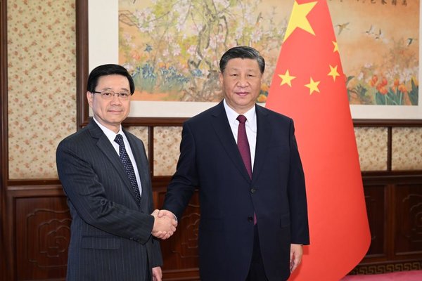 Xi Hears Report from HKSAR Chief Executive