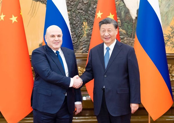 Xi Meets with Russian PM