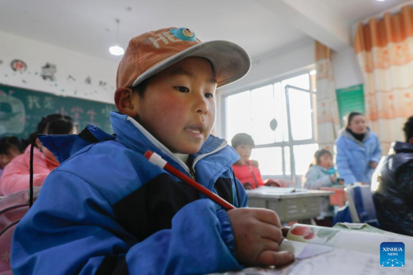 Schools in Quake-Hit Areas of Jishishan Start to Resume Classes