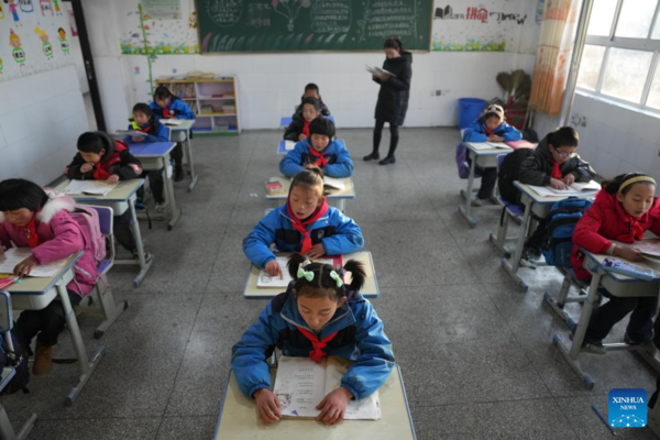 Schools in Quake-Hit Areas of Jishishan Start to Resume Classes