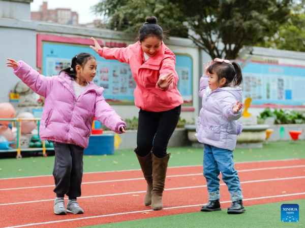Traditional Tibetan Dance Swings Its Way into Urban Life Traditional Tibetan Dance Swings Its Way into Urban Life