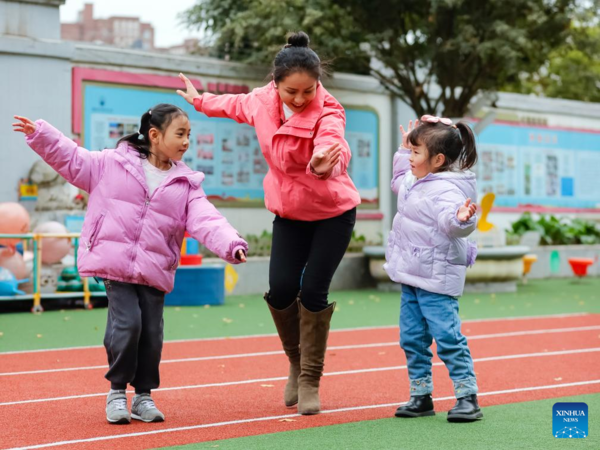 Traditional Tibetan Dance Swings Its Way into Urban Life