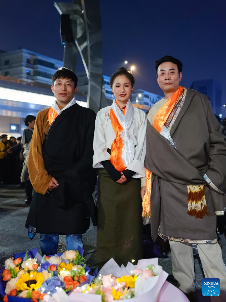 Traditional Tibetan Dance Swings Its Way into Urban Life