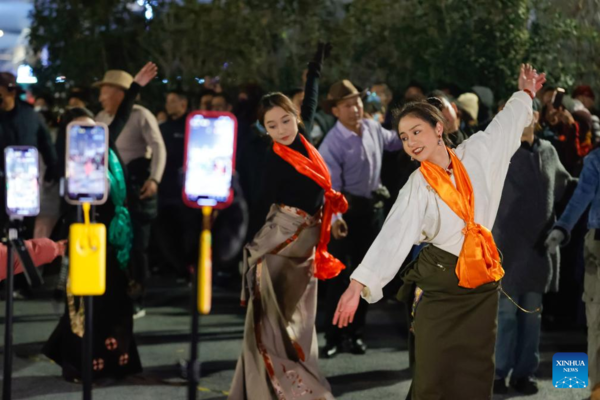 Traditional Tibetan Dance Swings Its Way into Urban Life Traditional Tibetan Dance Swings Its Way into Urban Life