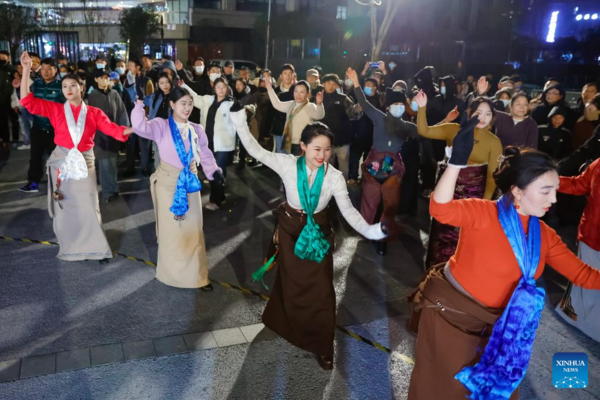 Traditional Tibetan Dance Swings Its Way into Urban Life Traditional Tibetan Dance Swings Its Way into Urban Life